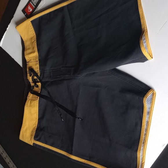 Oneill Board Shorts Adult Size 34 Dark Blue Yellow Bermuda - Picture 1 of 10
